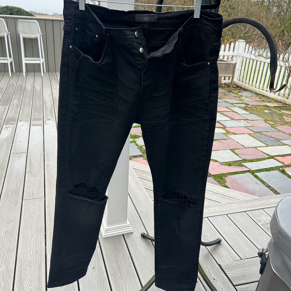 ๐ฆ Amiri Distressed Ripped Jeans - Picture 14 of 17